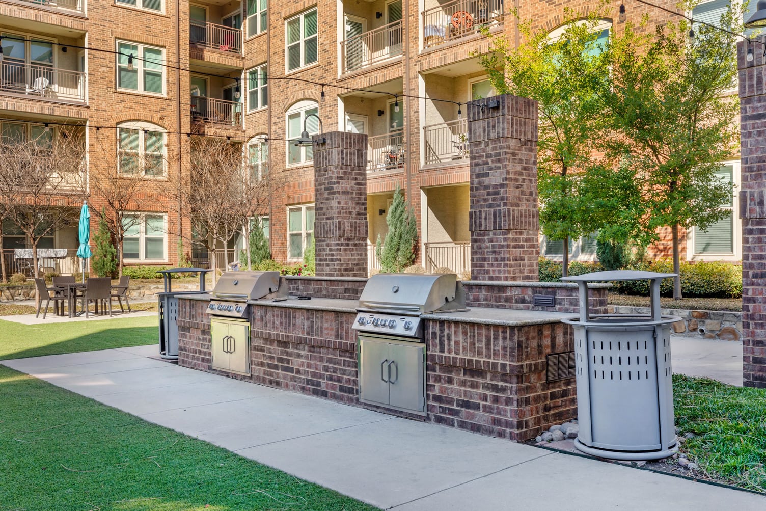 BellFriscoMarketCenter EmersonCourt Grills 1 HighRes March2020