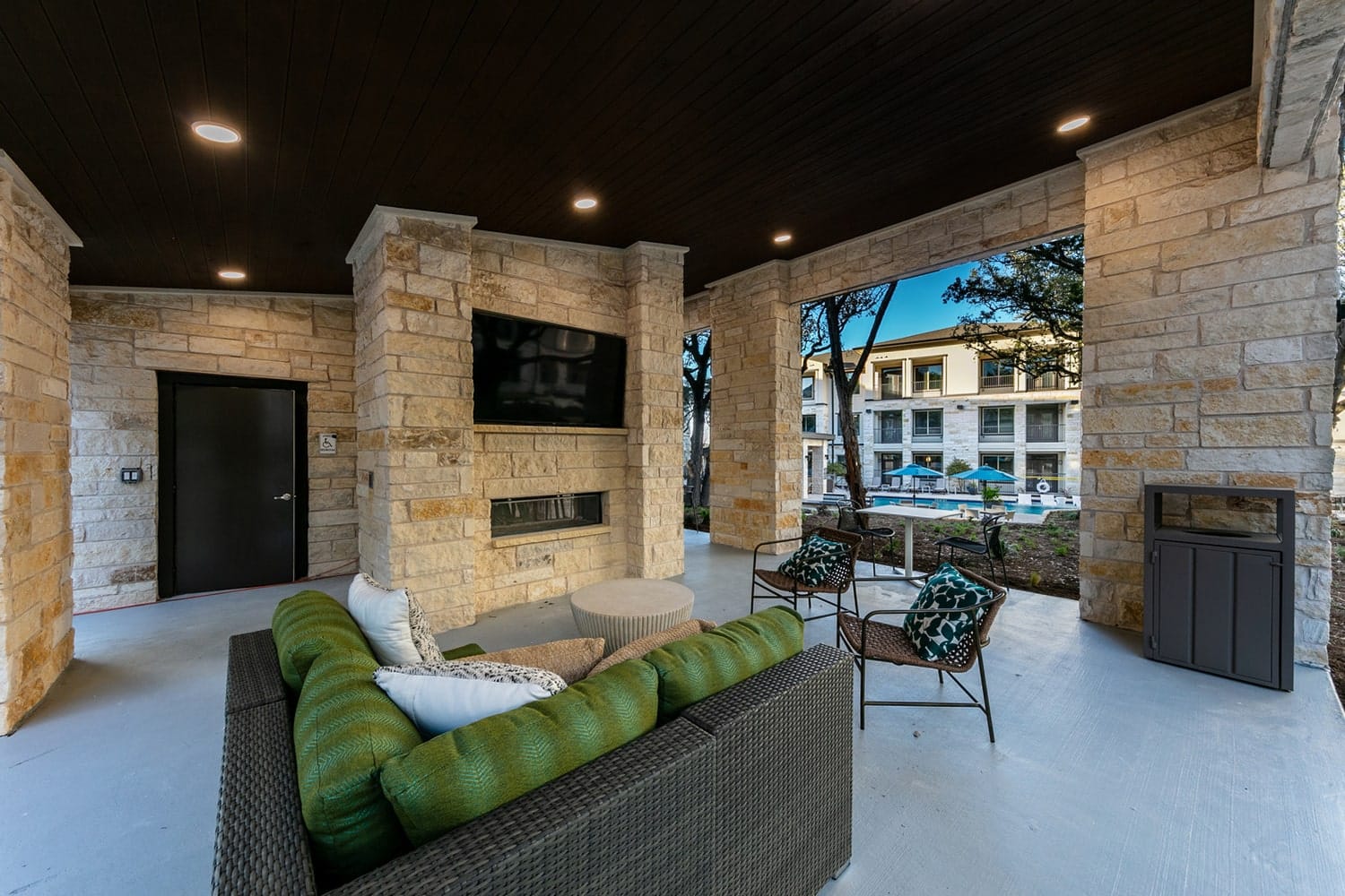 BellSouthpark LenoxMeadows Exterior Seating (3) HighRes Feb2021