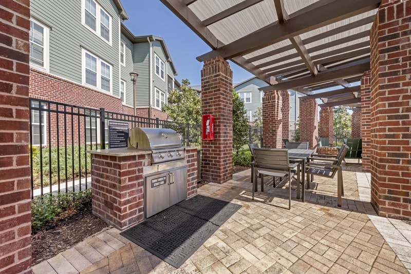 Bell Lake Forest Exterior Outdoor Kitchen (1) May 2023 HighRes[1]