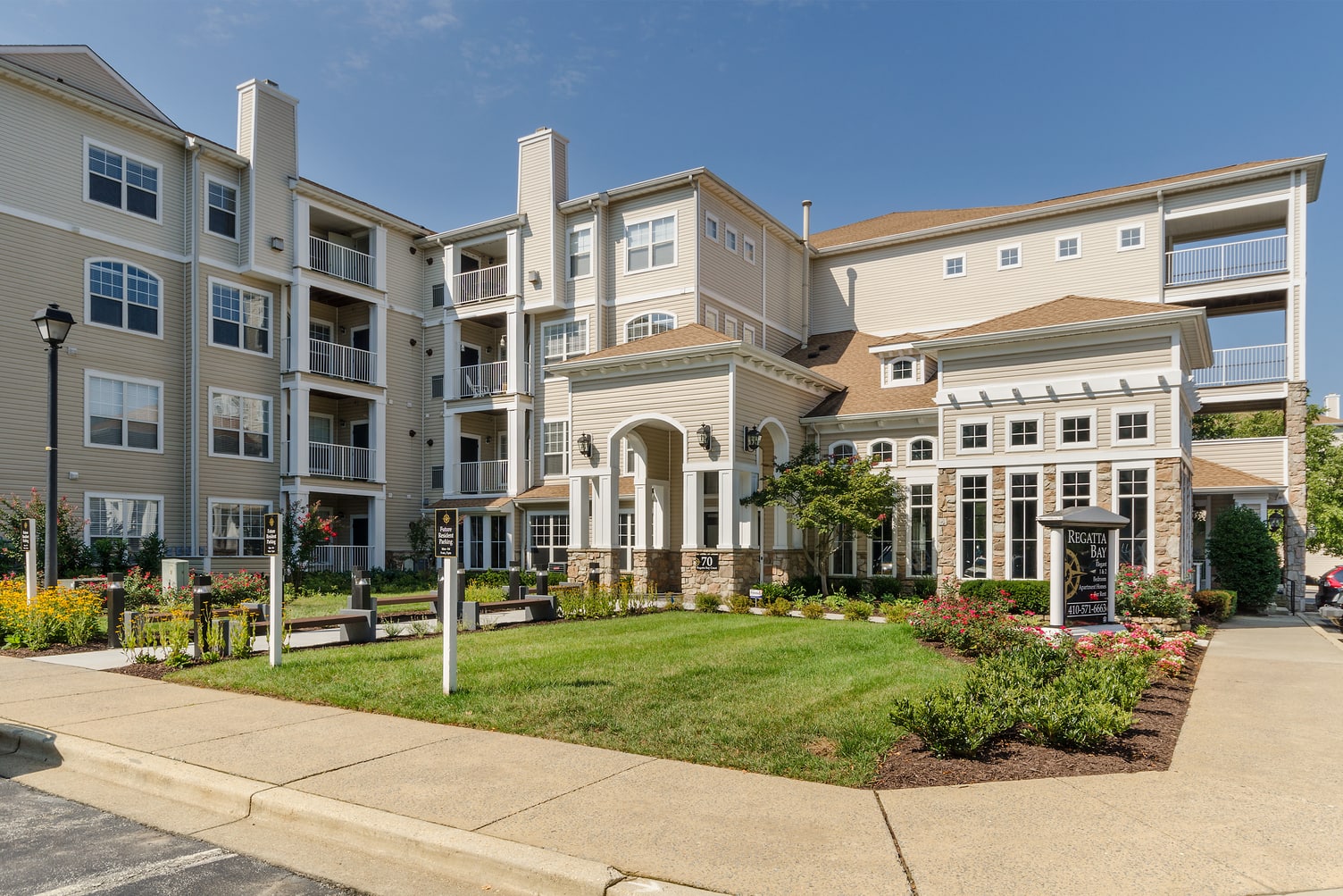 RegattaBay ExteriorEntry 4 HighRes