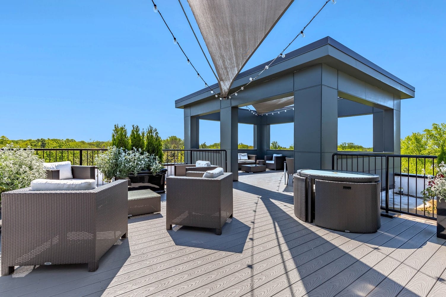 TheJames OutdoorSeating 1 HighRes May2020