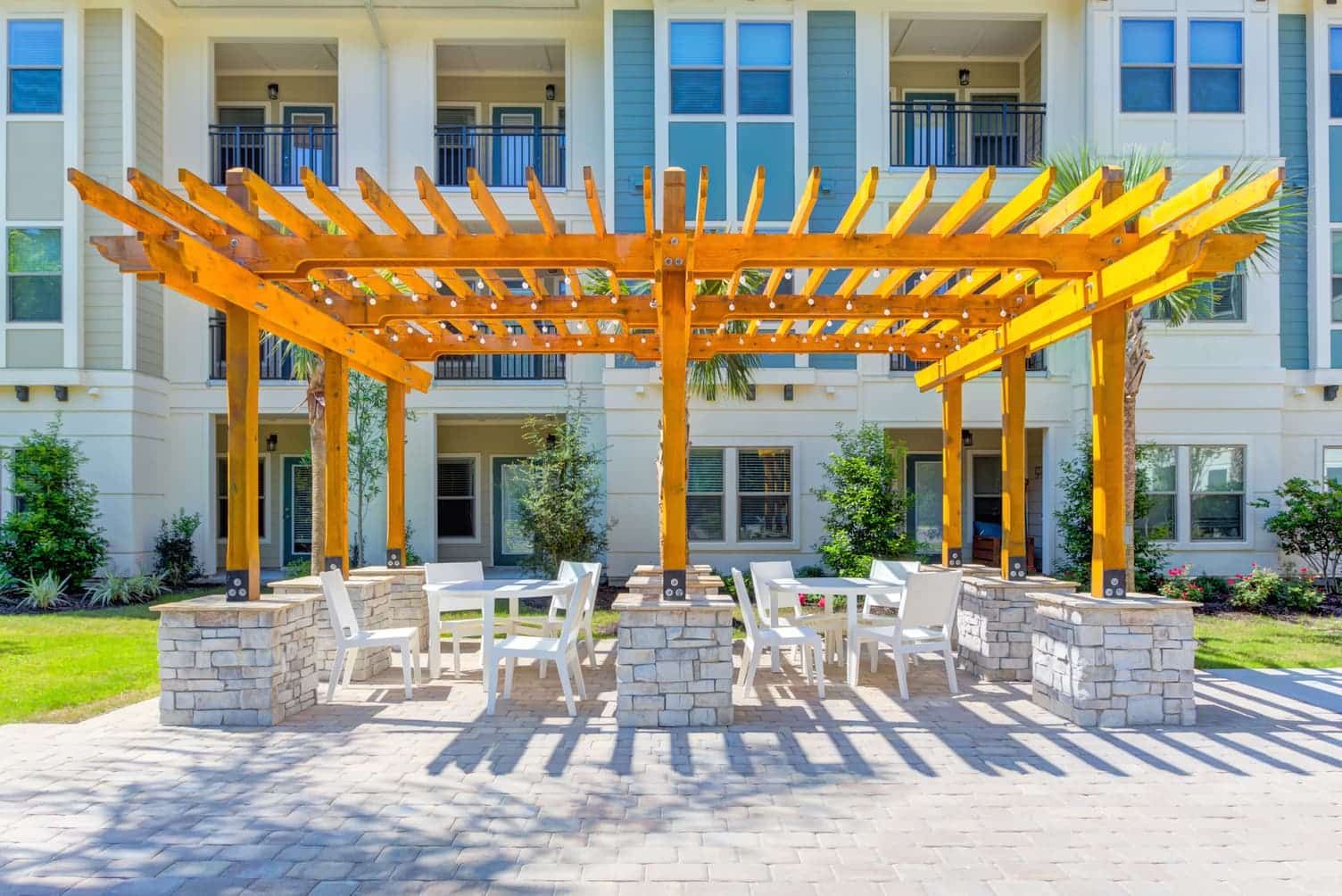 Vera OutdoorSeating 1 HighRes