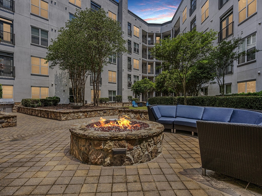 Park and Market Courtyard (7) July2020 1024x768