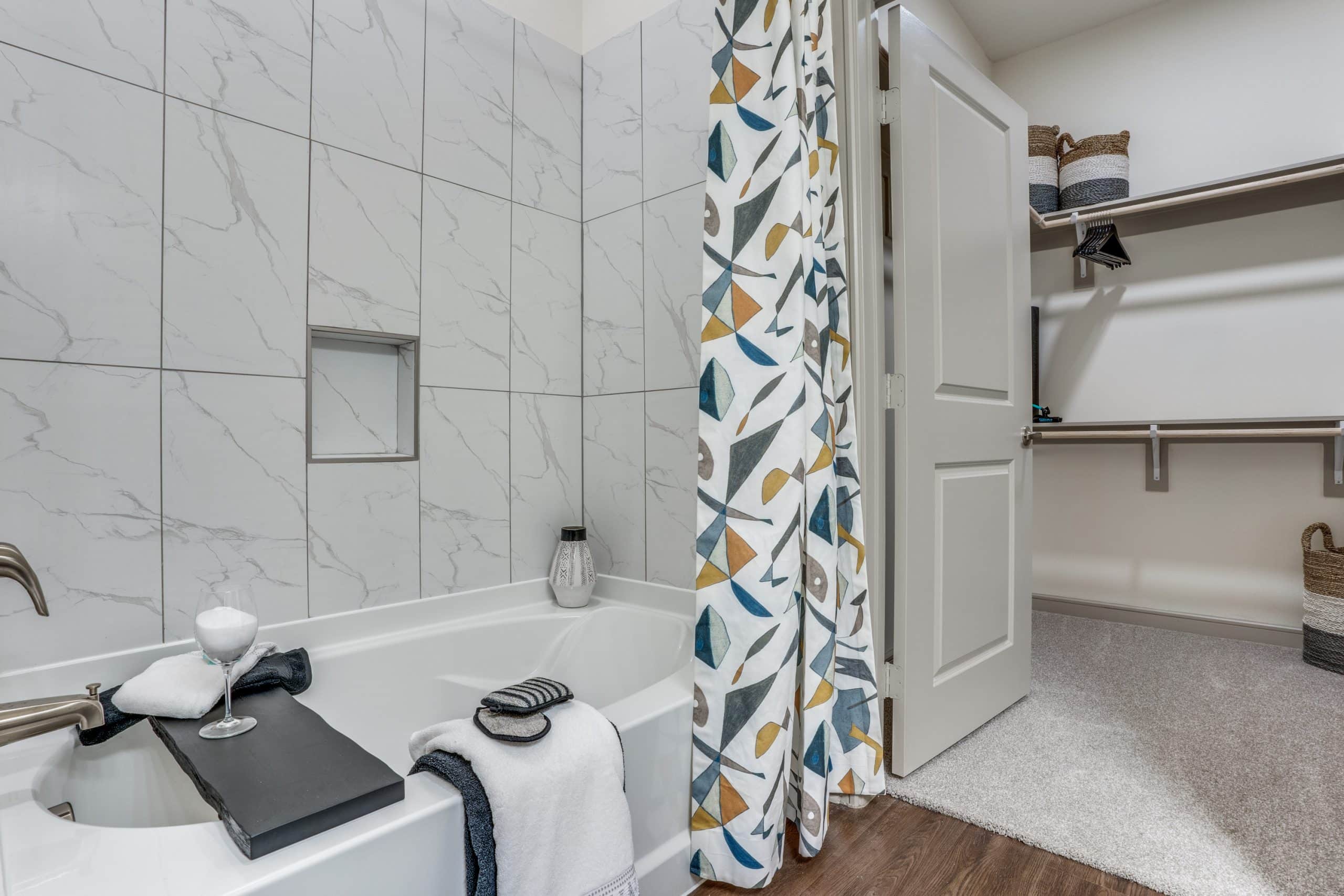 Mercer 1900 Furnished Unit Interior (15) Web