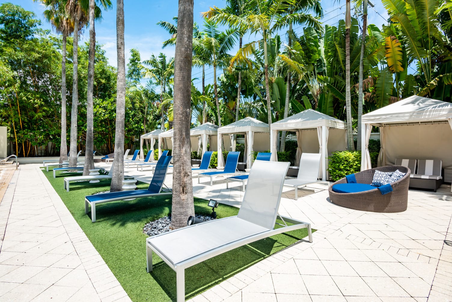 BellSunrise Pool Area (1) HighRes Aug2020