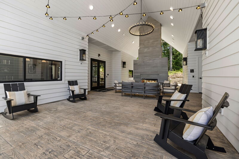 KnollatBriarChapel OutdoorLounge (3) August2023 LowRes