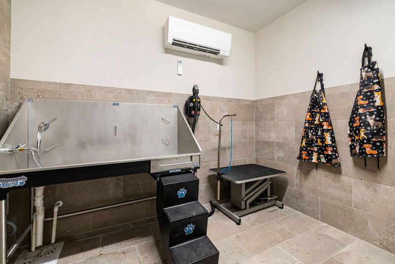 KnollatBriarChapel PetSpa (1) August2023 LowRes