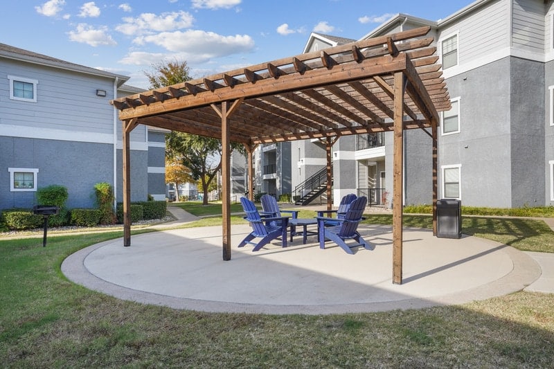 BridgewoodRanch OutdoorSeating (1) December2023 LowRes