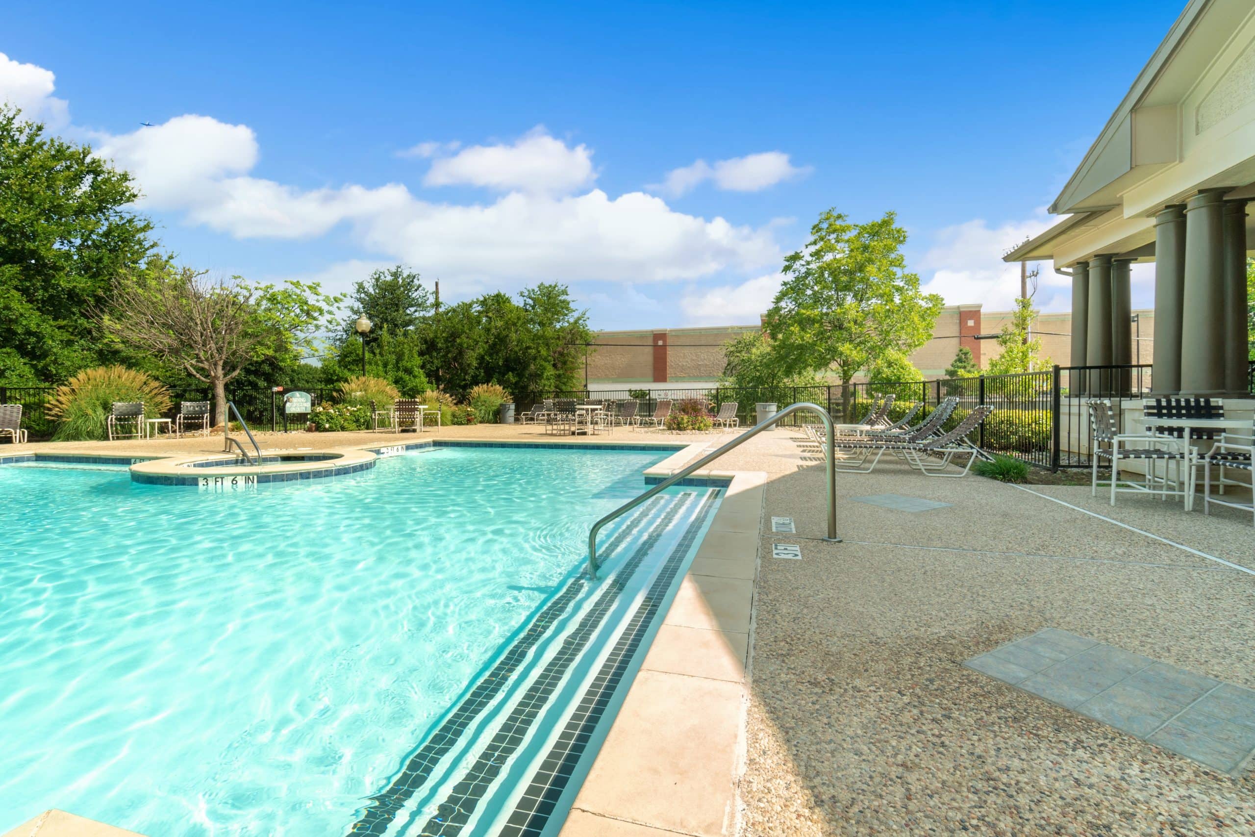 FalconLakes Pool (2)