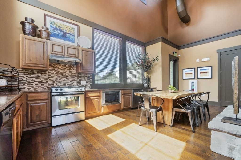 lodge-at-pecan-creek-clubhouse-007