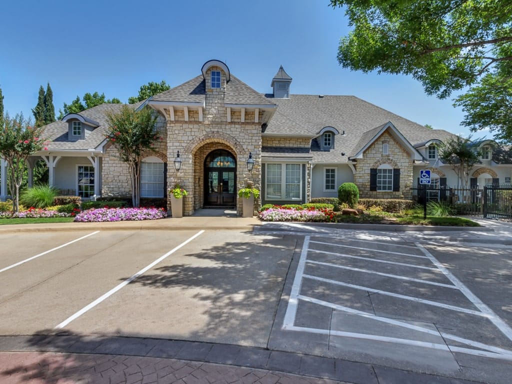 BellStarwood Leasing Office Exterior (1) September2022