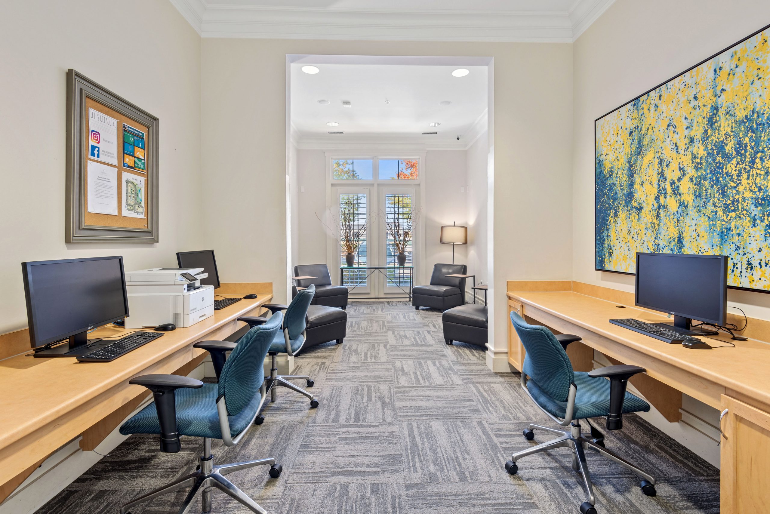 FountainsatMooresvilleTownSquare Business Center (1) Nov2022 HighRes