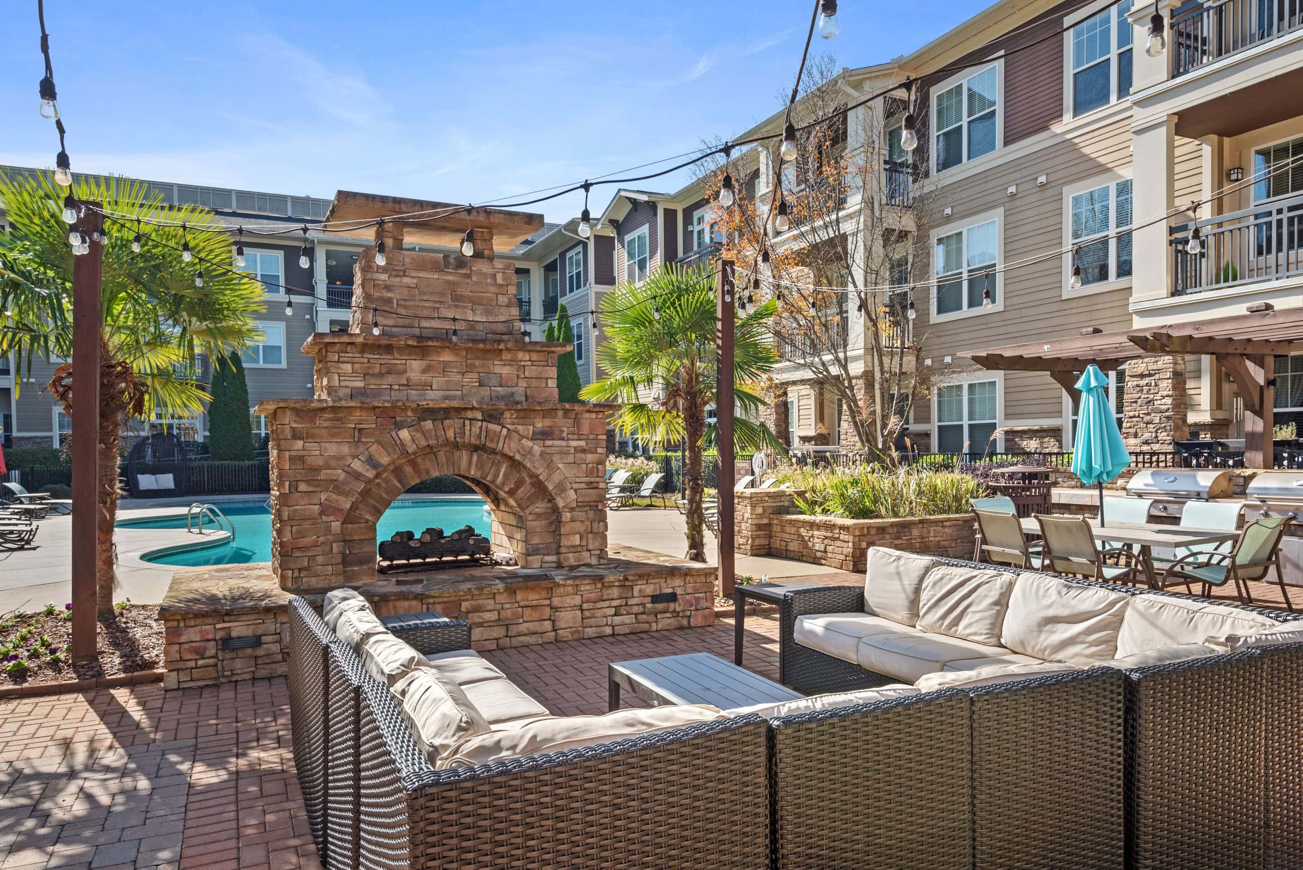 FountainsatMooresvilleTownSquare Outdoor Fireplace (1) Nov2022 HighRes