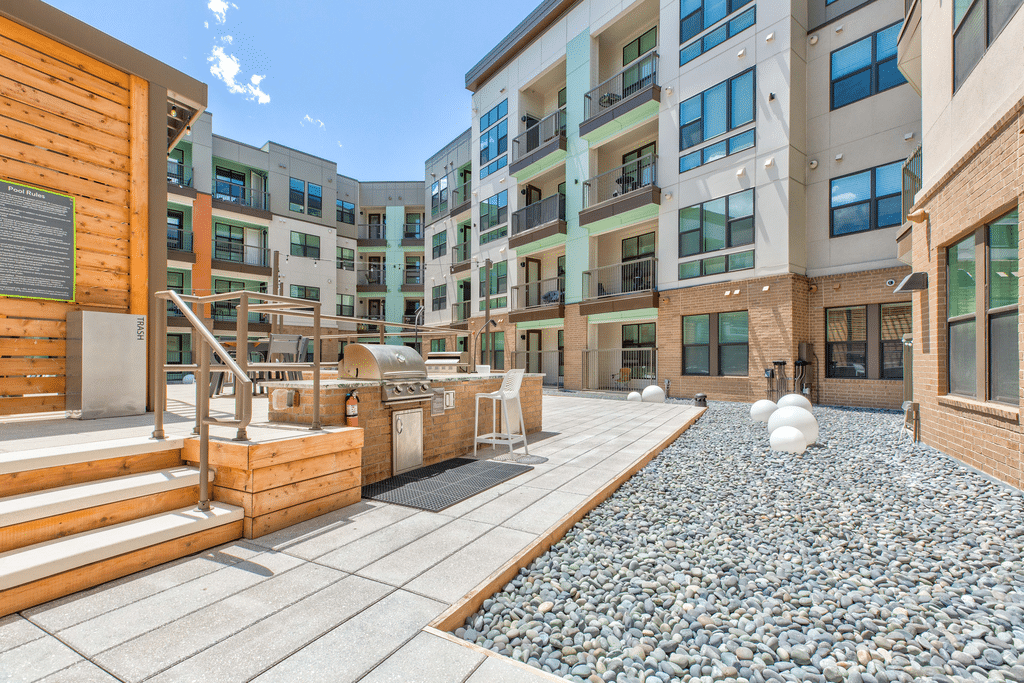 ArabelleLincolnStation GrillingStations(1) January2025 HighRes