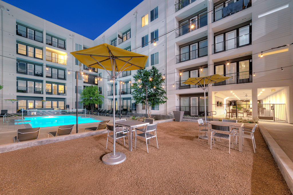 Axis110 OutdoorTablesDusk(1) January2025 HighRes