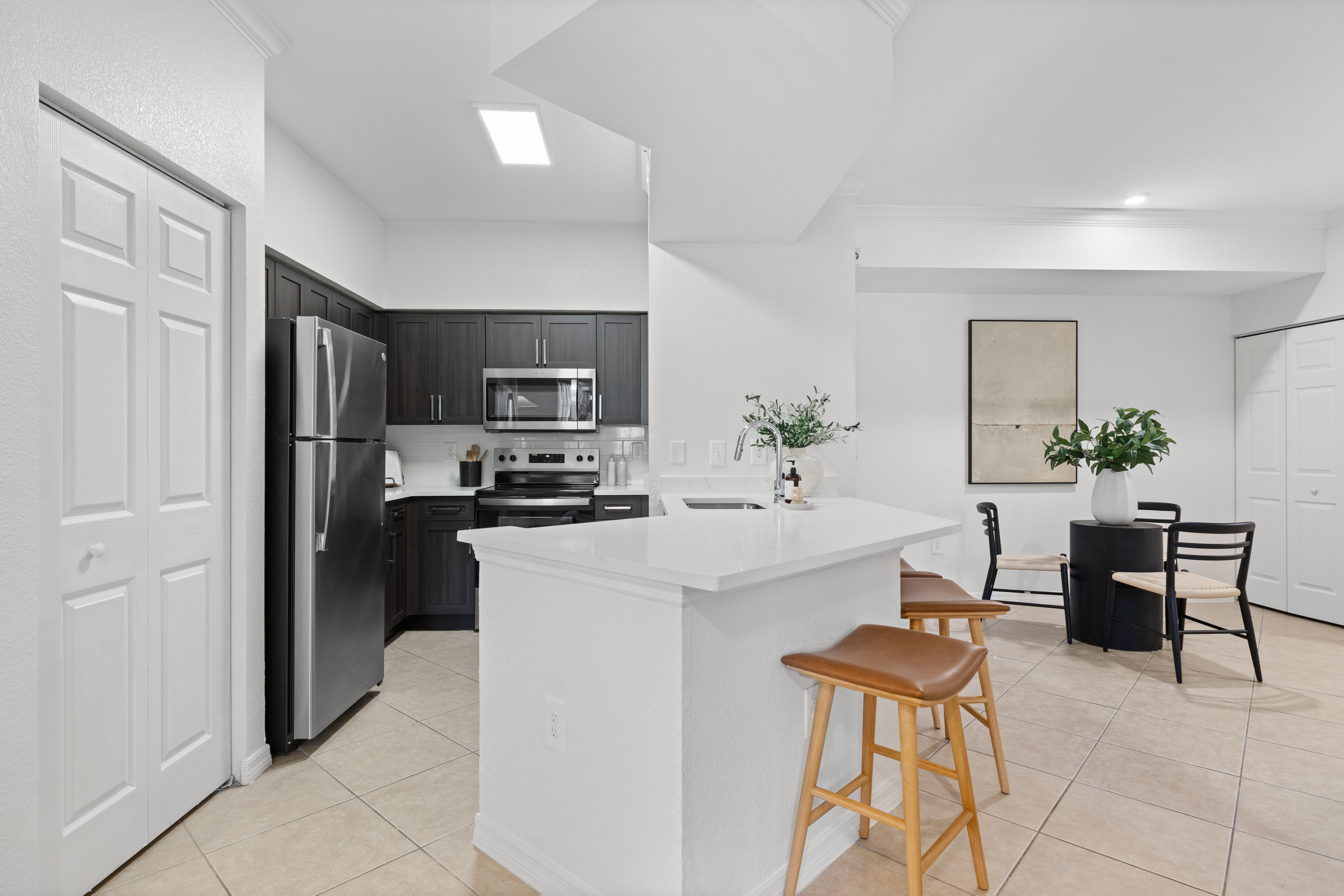 BellMiramarPlace Model Kitchen (2) October2025 HighRes