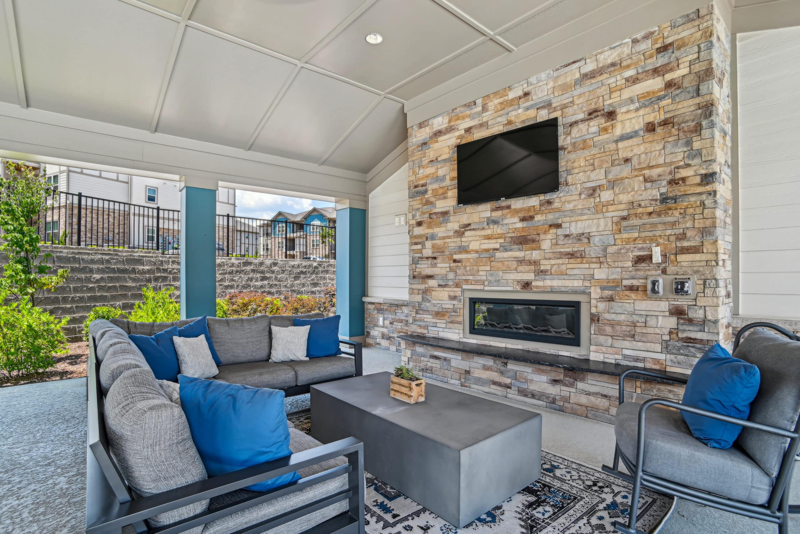 BellMooresvilleWest OutdoorLounge July2024 HighRes