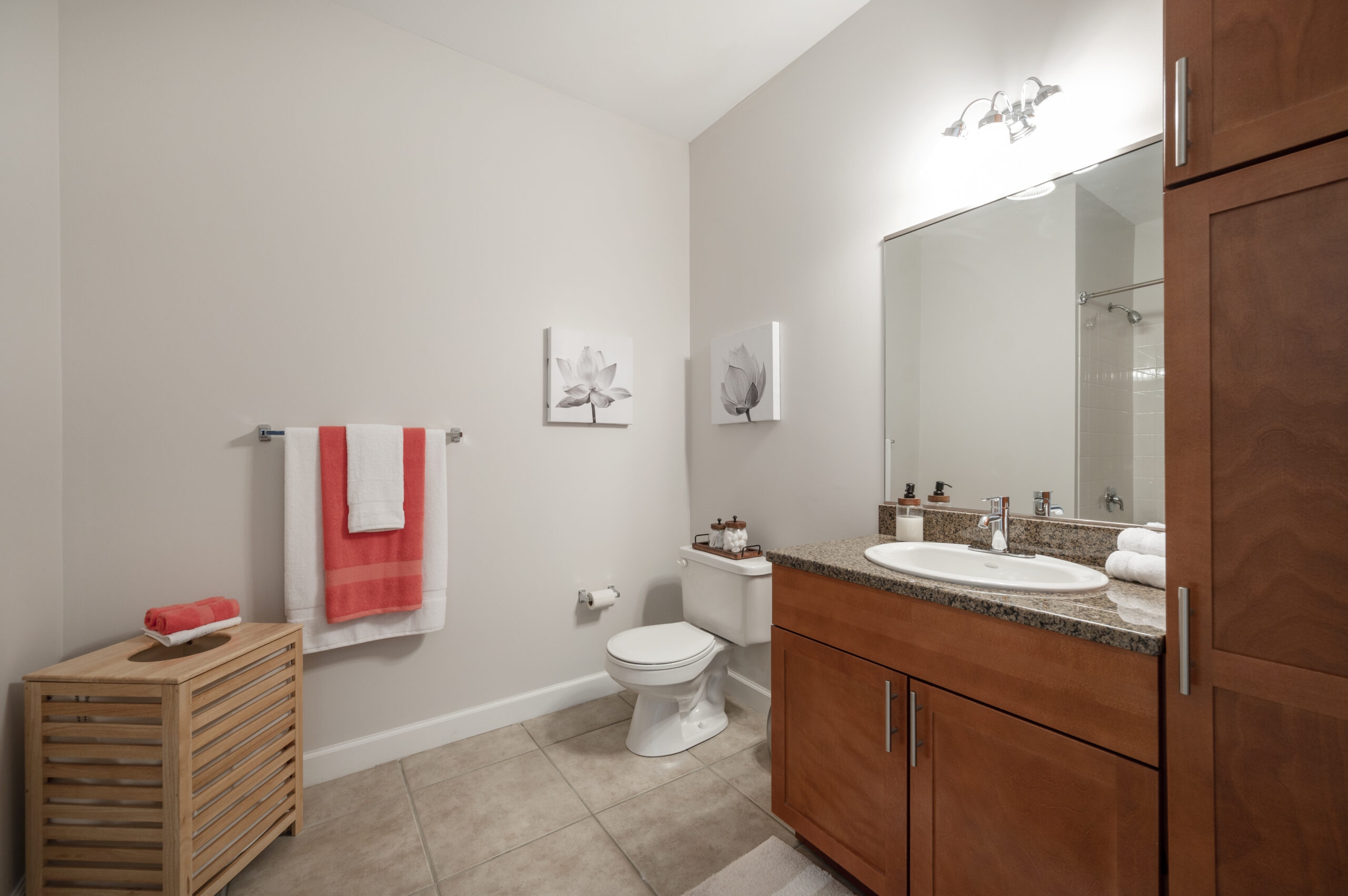 BellReadingCommons Int Model Bathroom July2020 HighRes