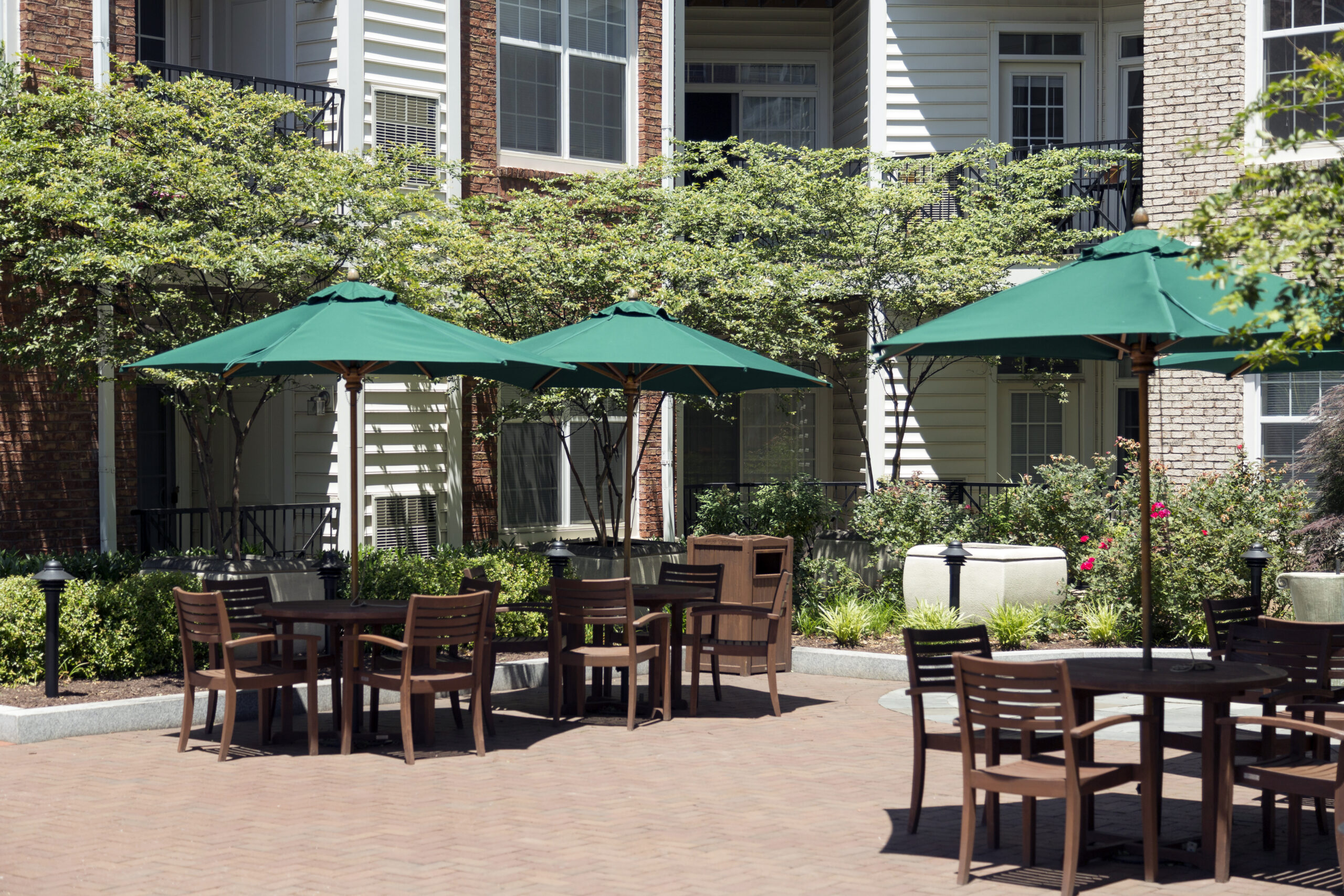 BellViennaMetro Courtyard June2016 HIghRes (2) (1)